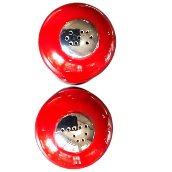 This set of shiny red salt and pepper shakers features a novelty shape with soli - Picture 2 of 5
